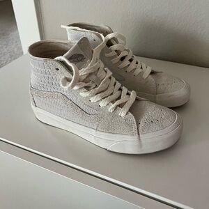 Vans Sk8 Hi Tapered Vr3 Shoes - white (gray multi) 
6M US - 7.5W US